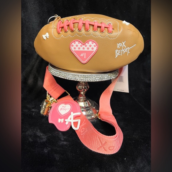 🏈🩷 Betsey Johnson Kitsch Crossbody
Football XOTOSS🏈🩷NWT - Picture 3 of 11